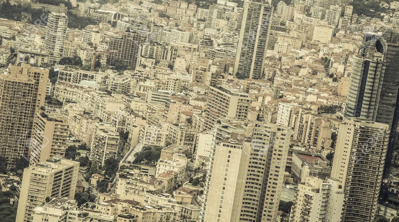 上からモンテ カルロ市内の高層ビル群の眺め の写真素材 画像素材 Image