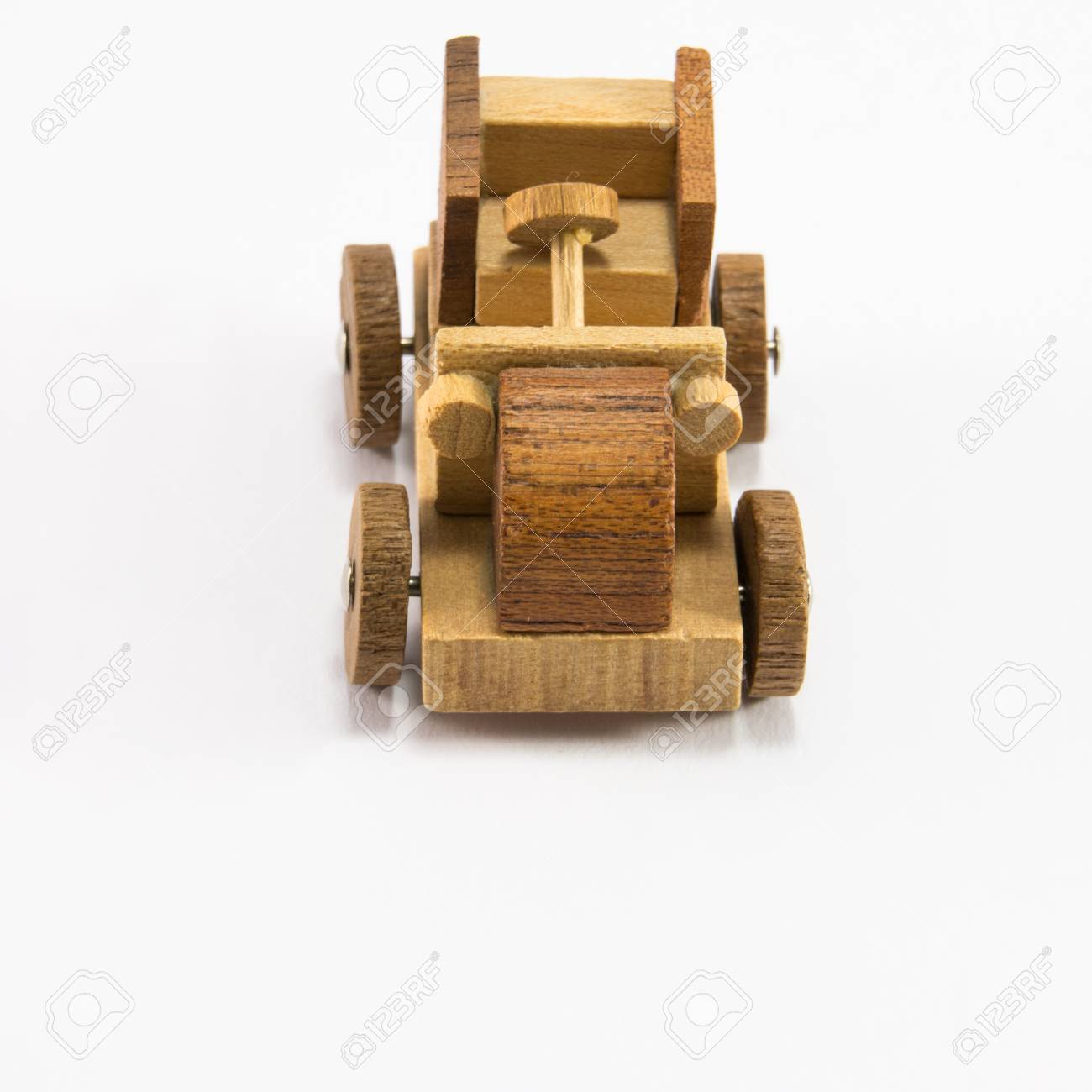 vieille voiture miniature
