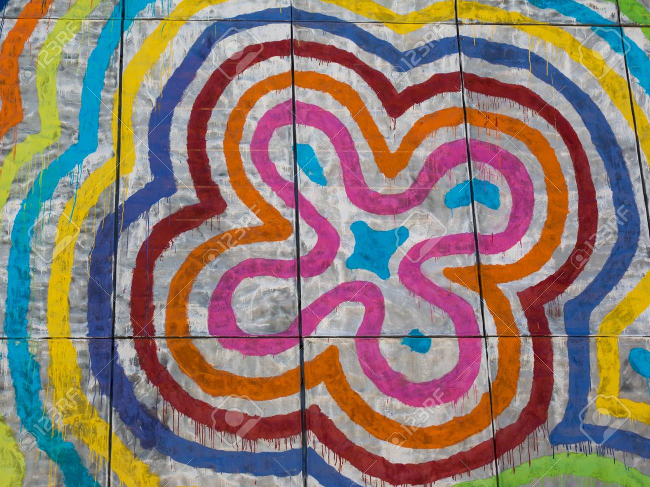 壁に Coloful ている芸術的な絵画仕事 クローバー の写真素材 画像素材 Image