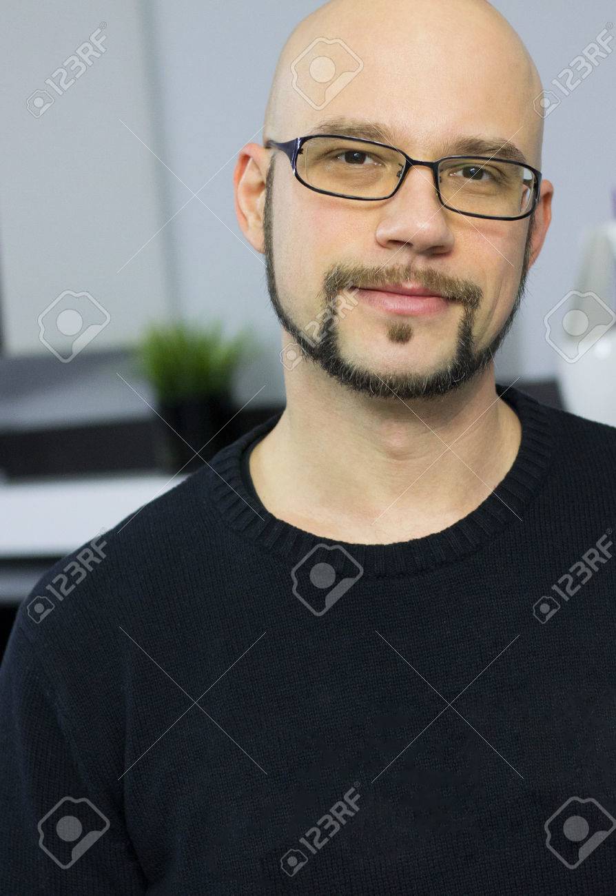 Looks - Glasses stylish for bald men video to wear - Glasses stylish for bald men video