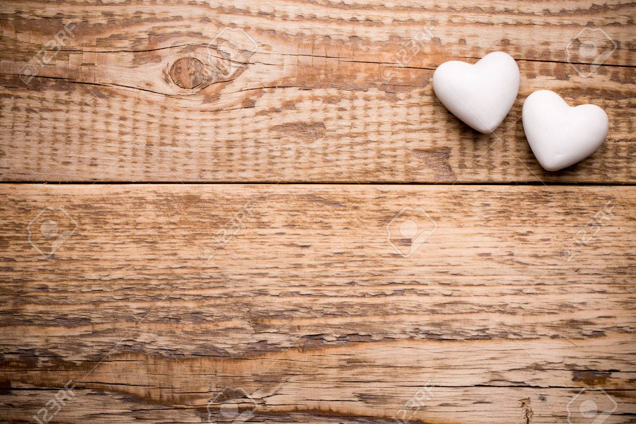 Weiss Herz Und Holz Hintergrund Lizenzfreie Fotos Bilder Und Stock Fotografie Image 23571381