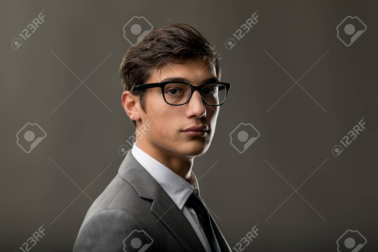 変装の変更前にこのクラーク ケント ハンサムなホワイト カラーのハイグレードの対処する準備がこの Simplhy ですか の写真素材 画像素材 Image