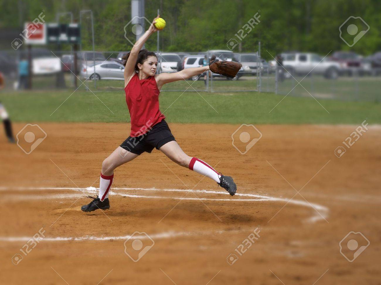 Ein Fastpitch Softball Pitching Player Der Windmuhle Lizenzfreie Fotos Bilder Und Stock Fotografie Image 3594127