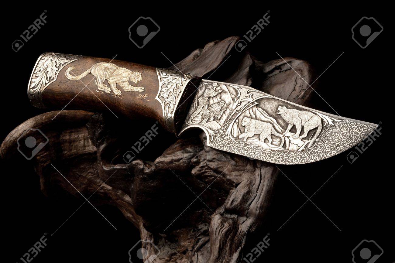 精巧な野生動物や観賞用の狩猟ナイフで装飾的なデザインの詳細 の写真素材 画像素材 Image