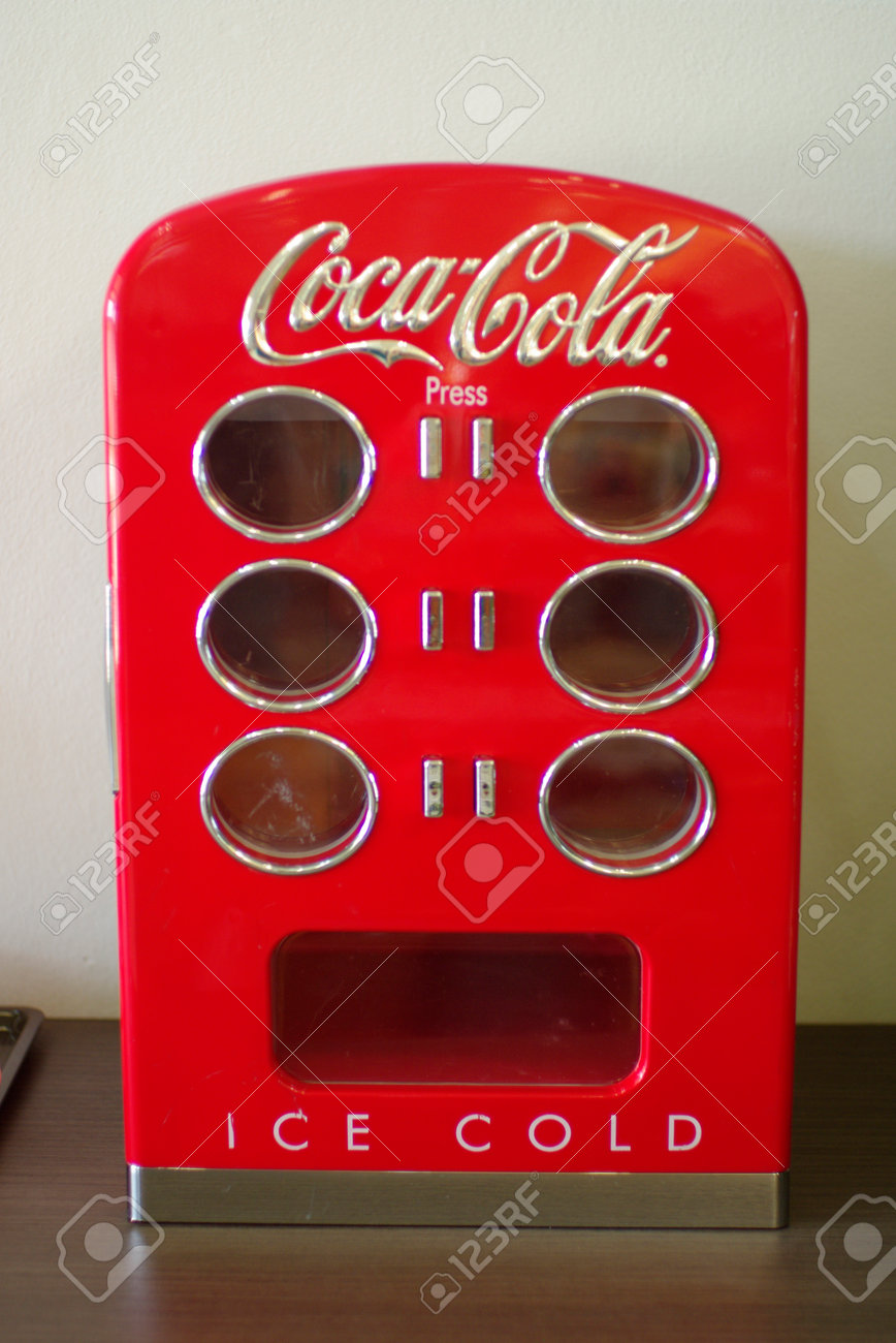 コカコーラ ビンテージ冷蔵庫 の写真素材 画像素材 Image