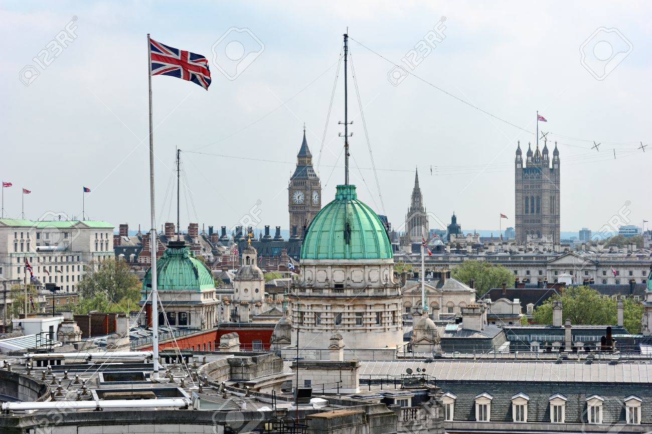 ホワイト ホール ロンドン イングランド 英国の中心で古いアドミラル ティー建物の屋根を一望 ユニオン ジャックは アドミラルティ アーチの上に の写真素材 画像素材 Image ホワイト ホール ロンドン イングランド 英国の中心で古いアドミラル ティー建物の屋根を一望 ユニオン ジャックは アドミラルティ アーチの上に の写真素材 画像素材 Image