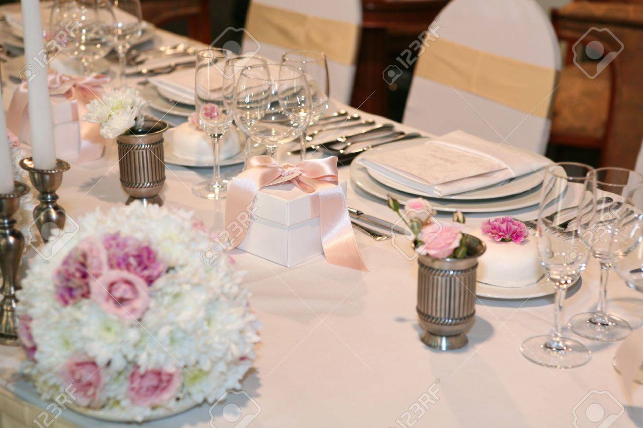Elegant Table Settings elegant table setting for a wedding or dinner event stock photo Elegant Table Settings elegant table setting for a wedding or dinner event stock photo