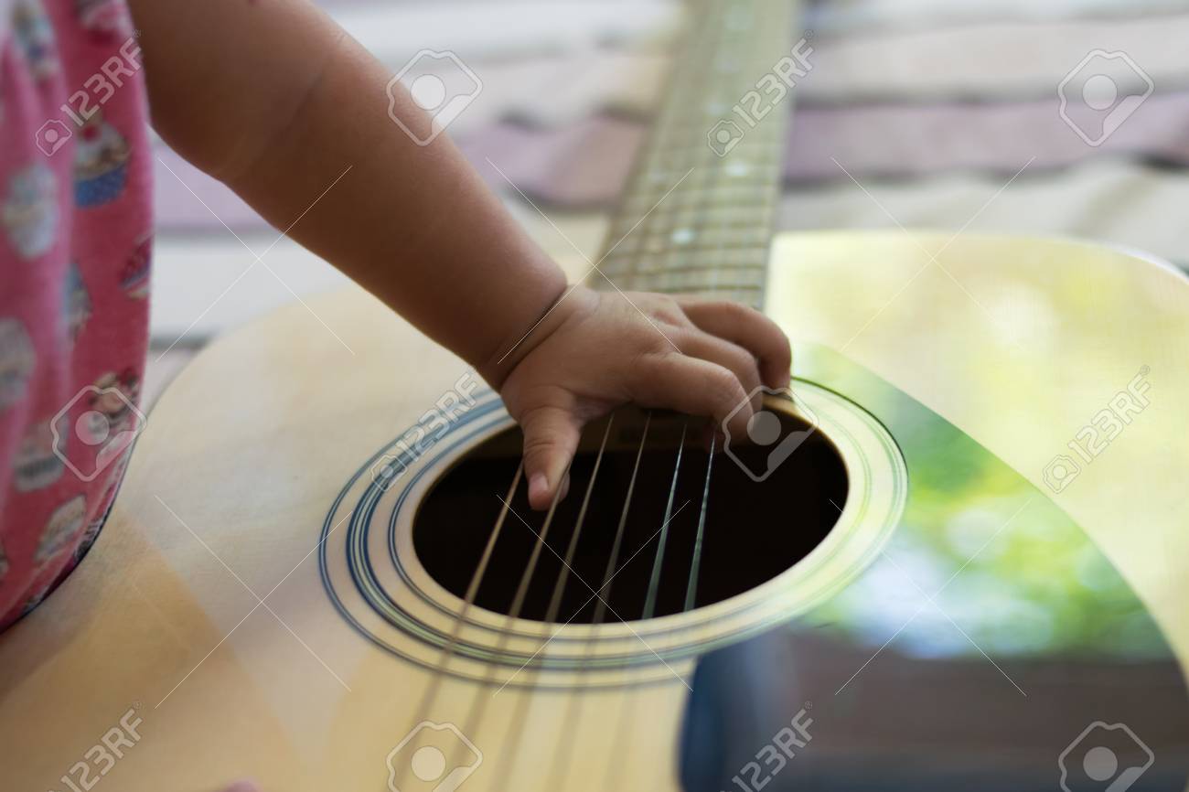 guitarra de bebe