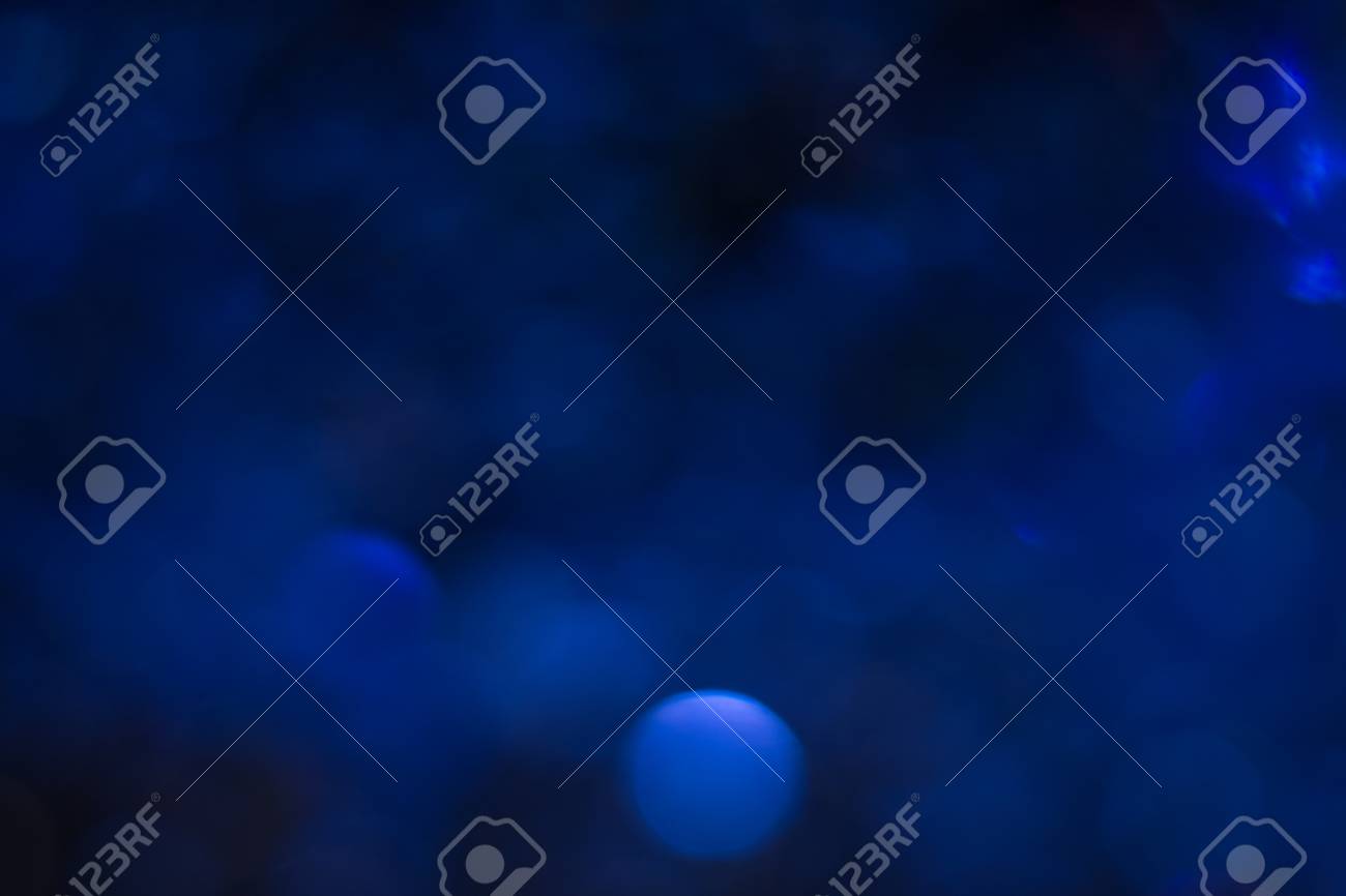 抽象的なぼかし光ボケ味 青のトーン キラキラ輝き 夜背景ぼやけています クリスマス壁紙の装飾の概念 新年休暇のお祝い背景 輝き円お祝いを表示します の写真素材 画像素材 Image 抽象的なぼかし光ボケ味 青のトーン キラキラ輝き 夜背景ぼやけています クリスマス壁紙の装飾の概念 新年休暇のお祝い背景 輝き円お祝いを表示します の写真素材 画像素材 Image