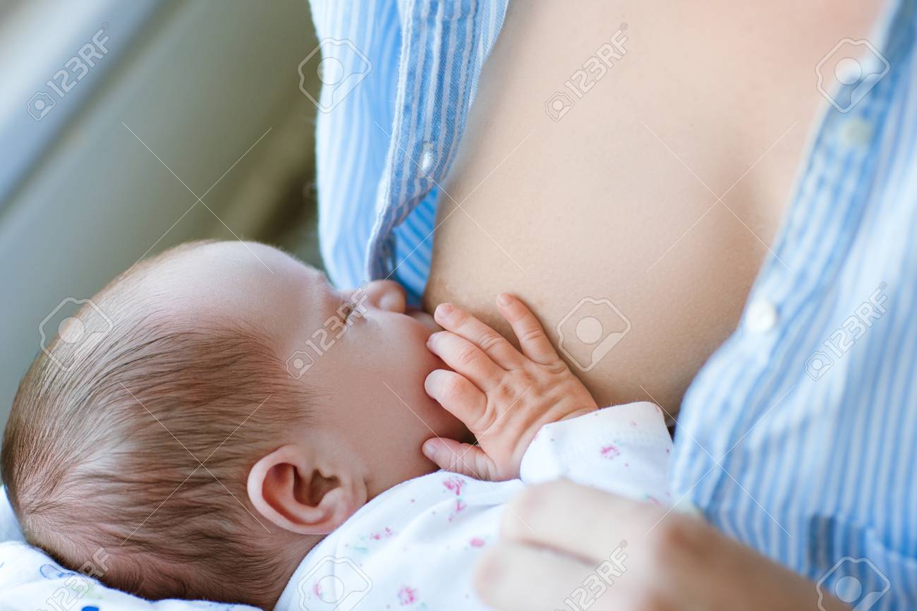 breastfeeding schedule for a newborn baby. responsible attitude to motherhood. family values. - 91599364 breastfeeding schedule for a newborn baby. responsible attitude to motherhood. family values. - 91599364