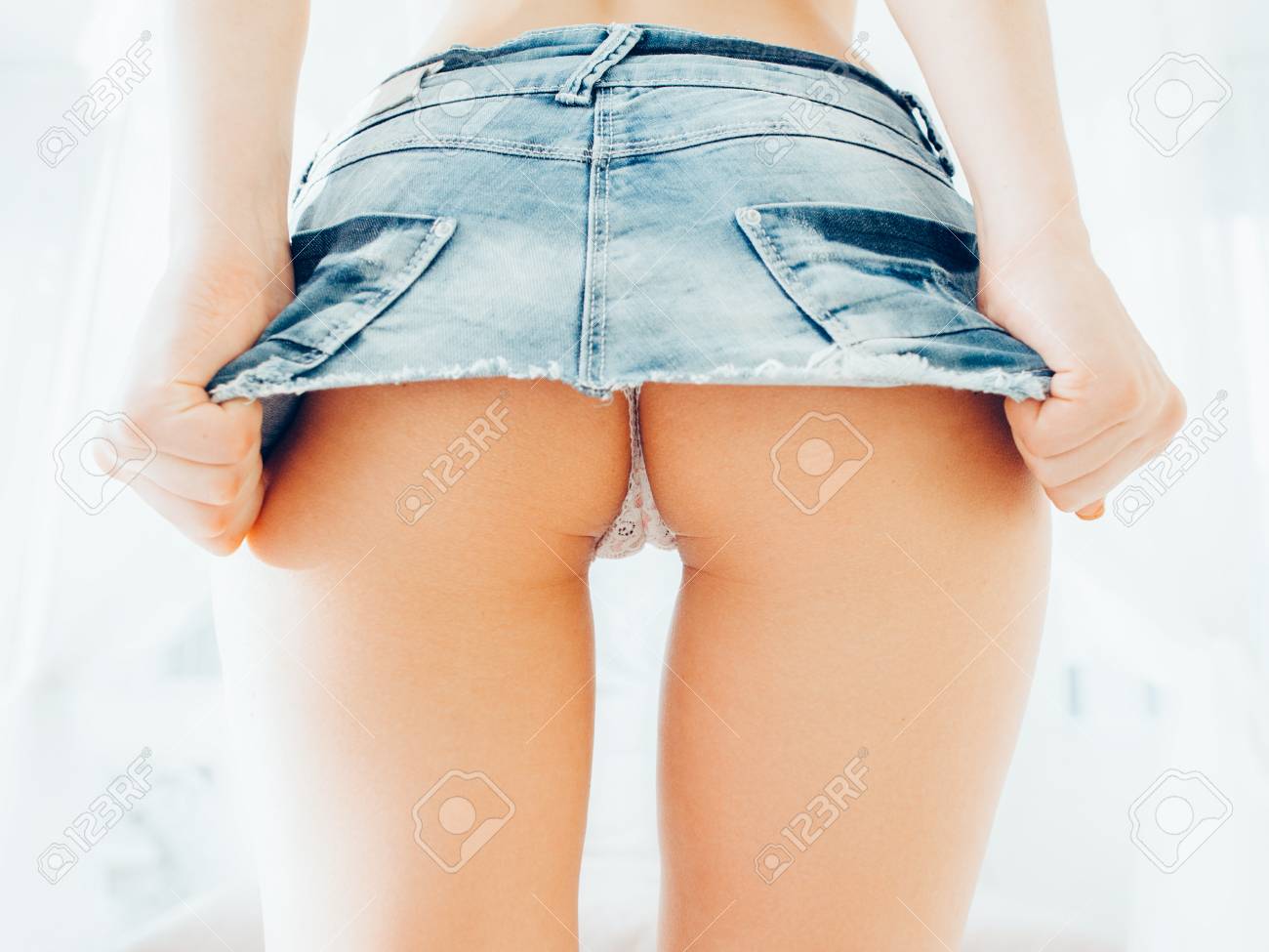 chica con mini falda