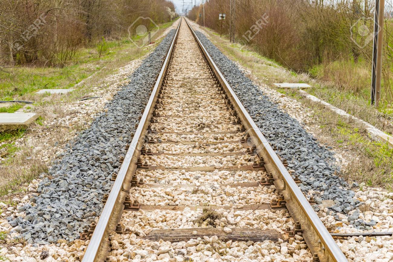 イタリアのロマーニャ地方の田舎で地平線に鉄道線路 の写真素材 画像素材 Image イタリアのロマーニャ地方の田舎で地平線に鉄道線路 の写真素材 画像素材 Image