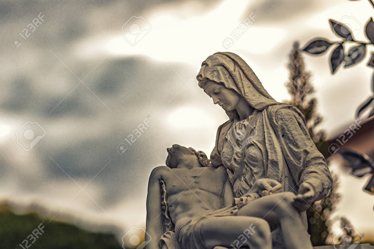 Jesus Christ A Cote De La Croix Dans Les Villages De Sainte Vierge Marie Banque D Images Et Photos Libres De Droits Image