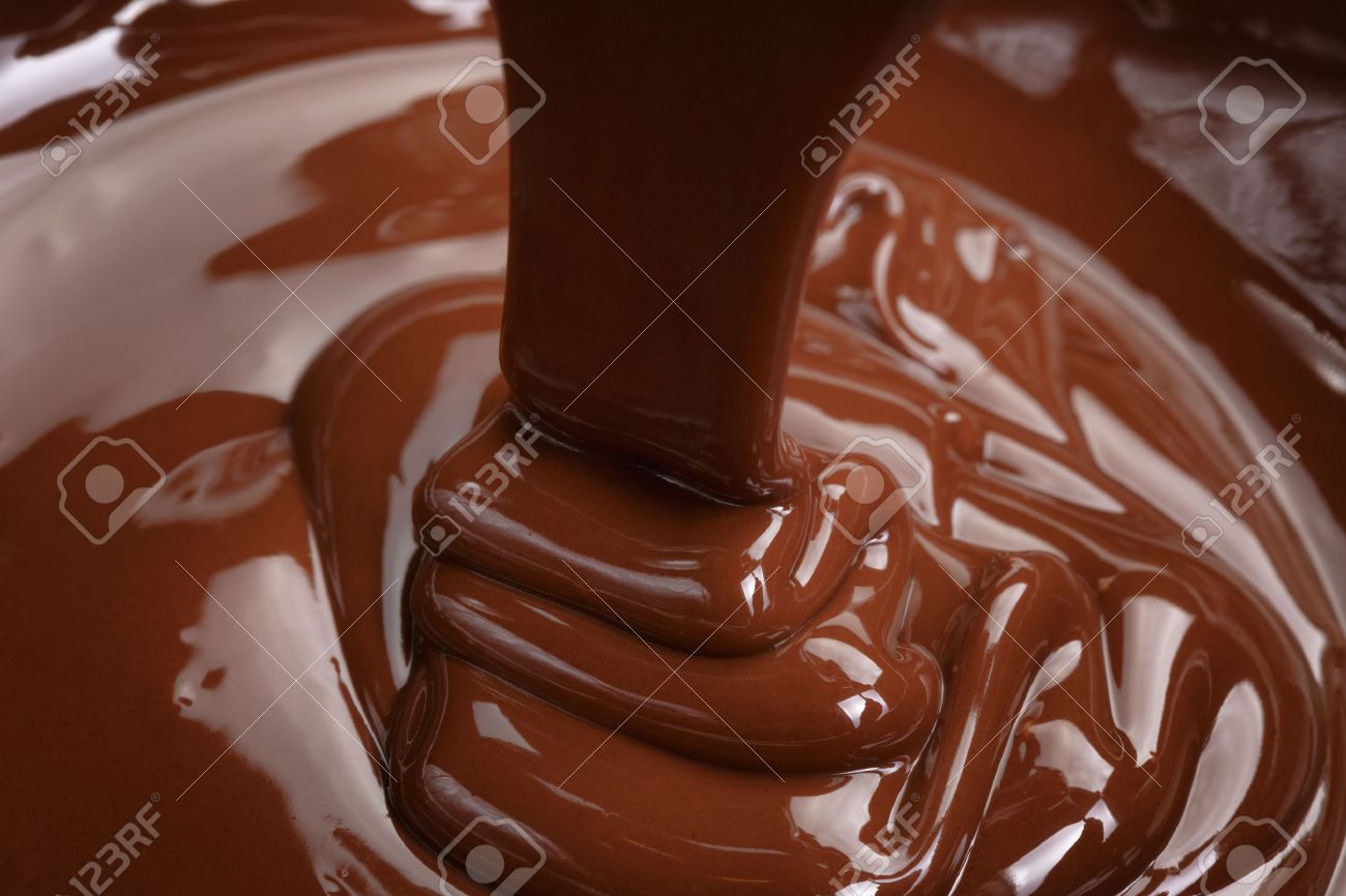 melted dark chocolate thik flow - 40623530 melted dark chocolate thik flow - 40623530