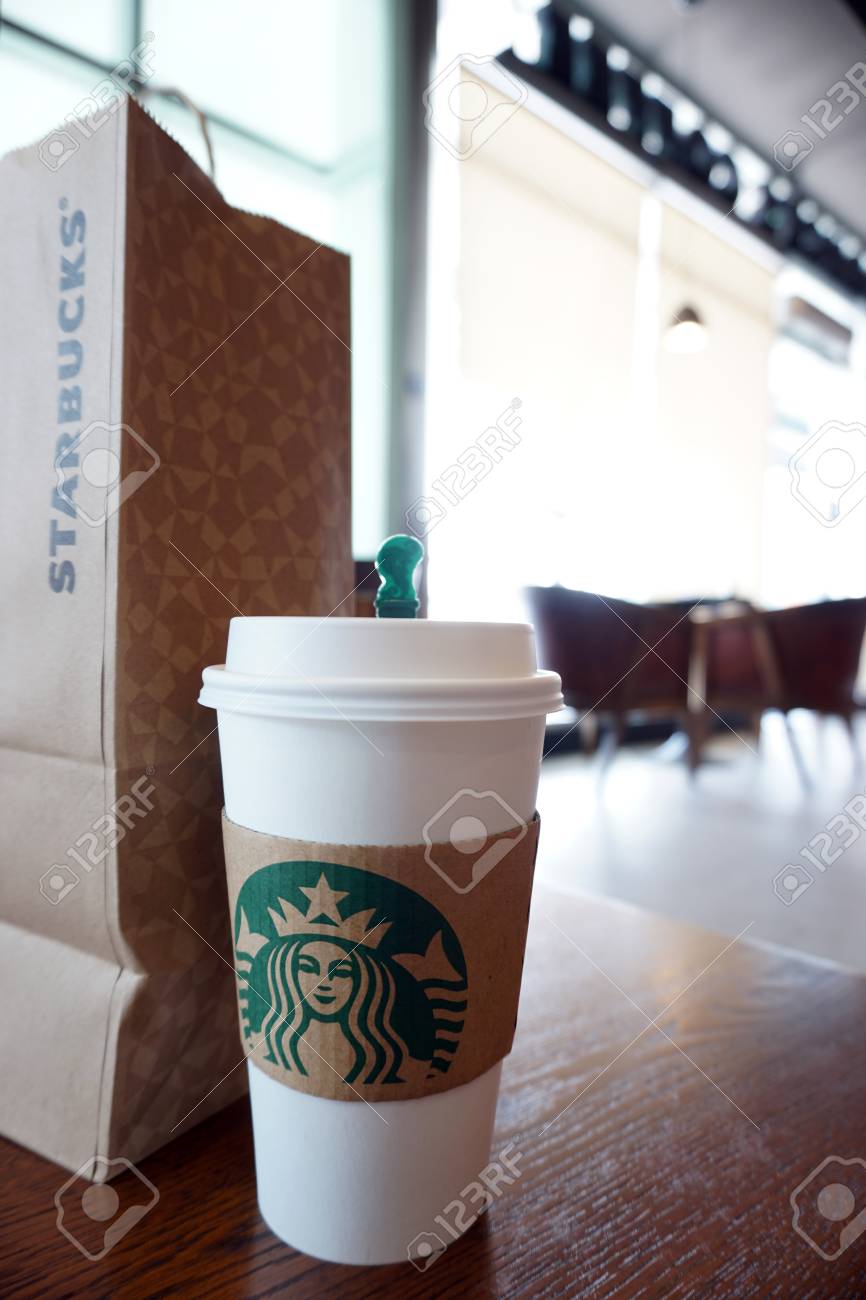 방콕, 태국 -1 월 26 일 : 스타 벅 커피 초콜릿의 유리. Starbucks는 61 개국에 2 만개 이상의 점포가있는 세계에서  가장 큰 커피 하우스입니다. 로열티 무료 사진, 그림, 이미지 그리고 스톡포토그래피. Image