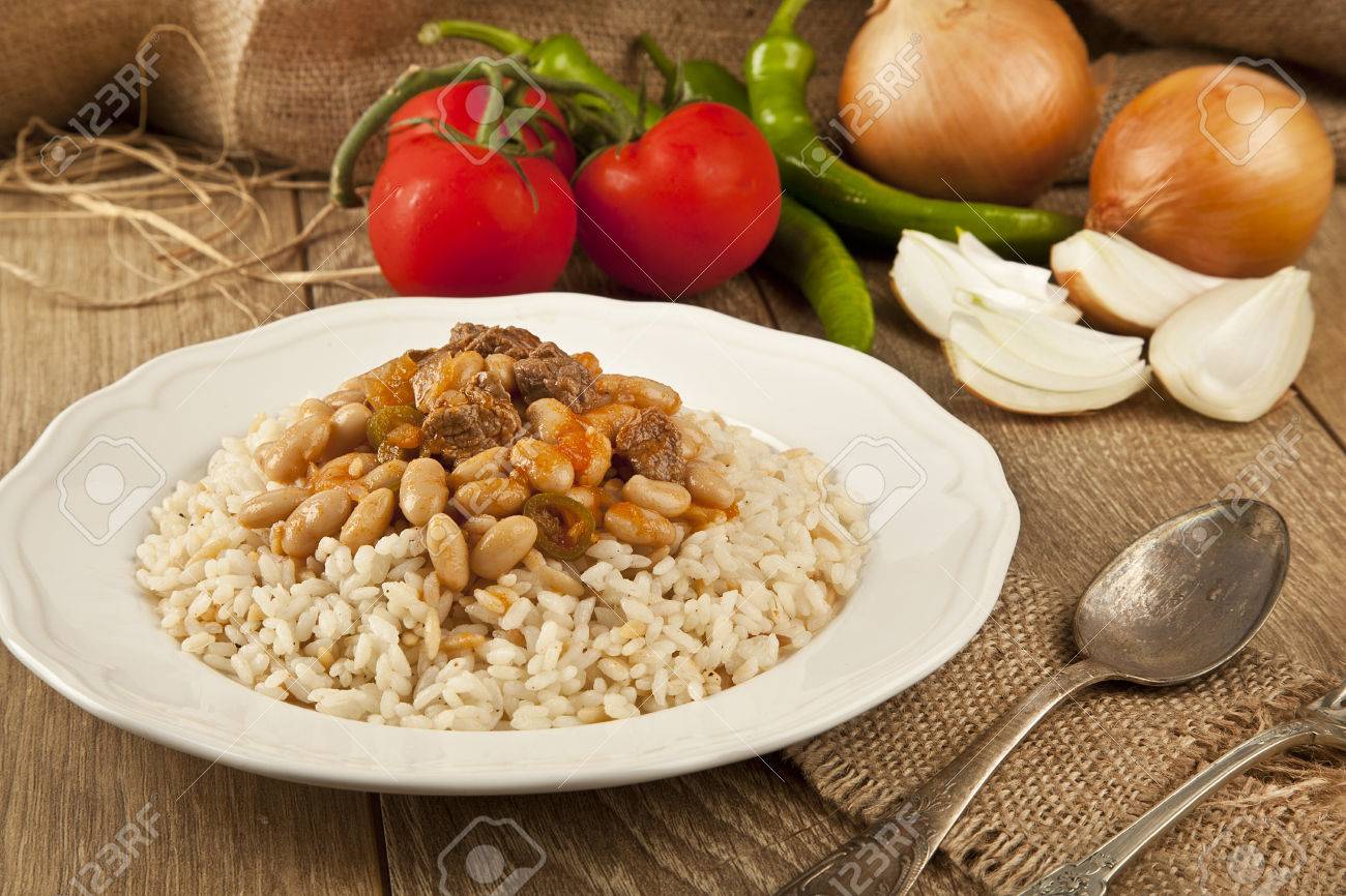 Hot Ragout De Haricots Turc Avec Une Sauce Tomate Savoureuse Et