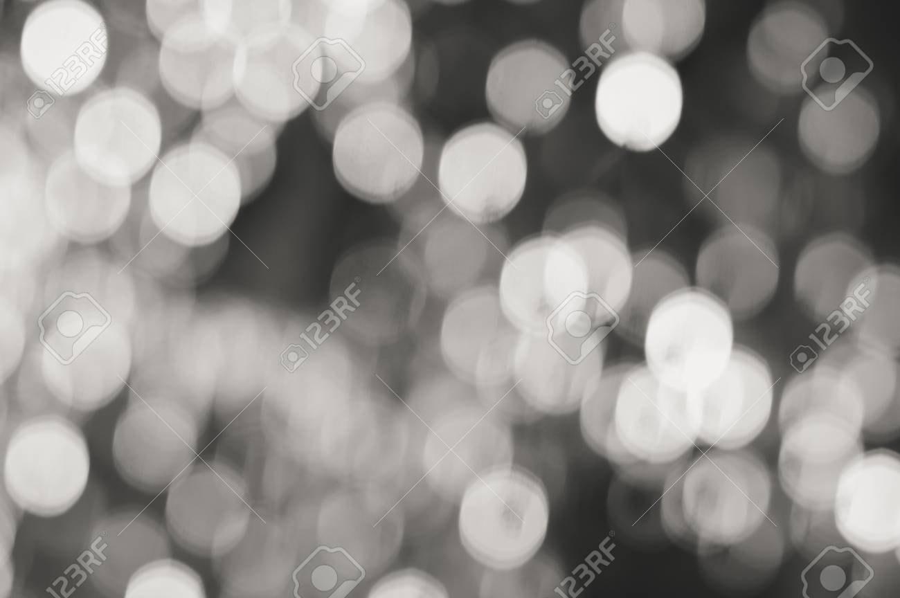 光の絵には 白いボケ点灯と背景がぼやけています Copyspace のお祭り休日のテーマ の写真素材 画像素材 Image 50321420