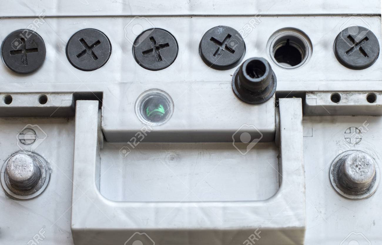 Batería Coche Con Indicador Carga Fotos, Retratos, Y Fotografía De Archivo Libres De Derecho. Image 41610425.