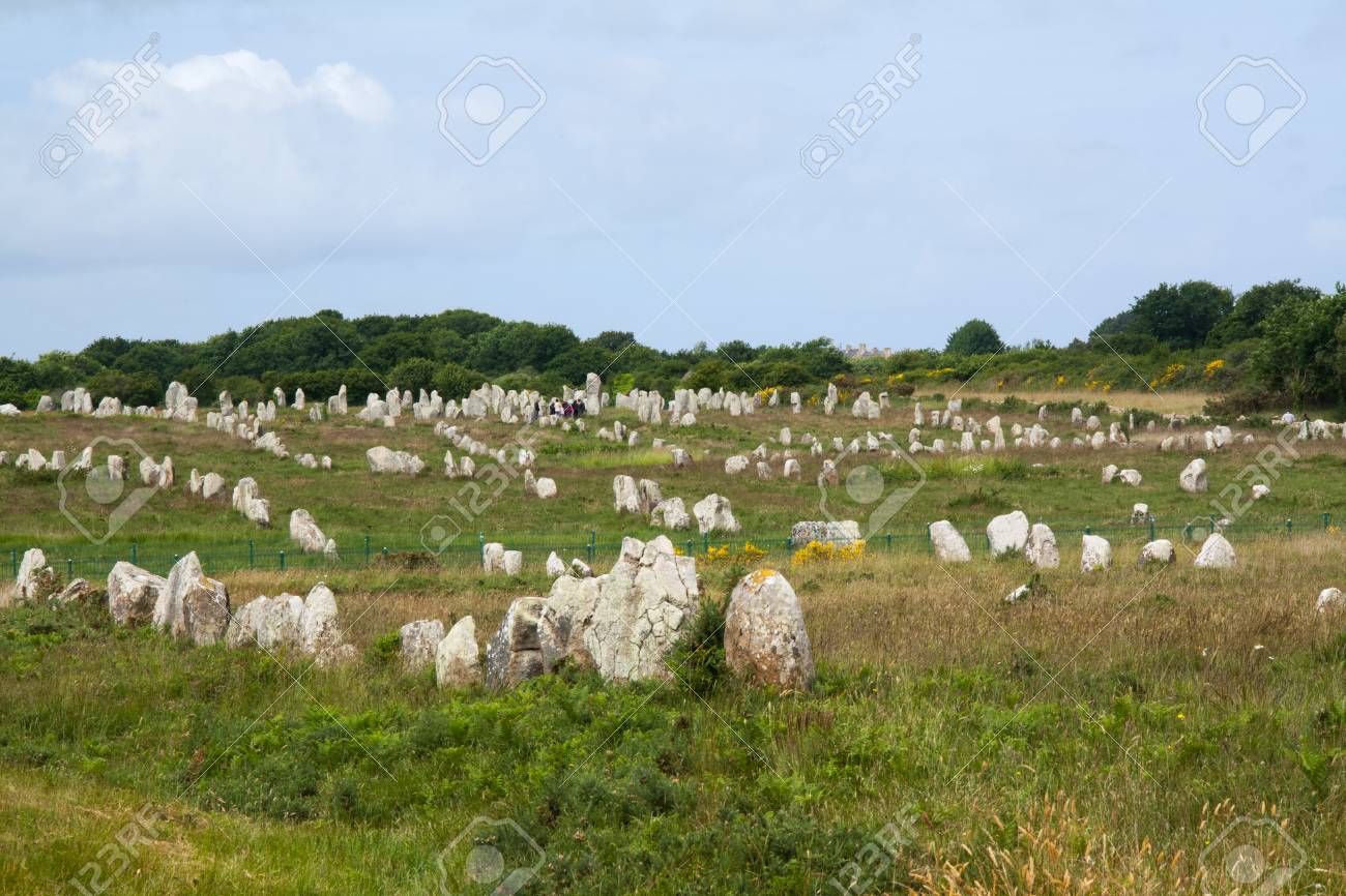 Alineaciones Prehistoricas Menec En Carnac En Morbihan En Bretana Francia Fotos Retratos Imagenes Y Fotografia De Archivo Libres De Derecho Image 22866064