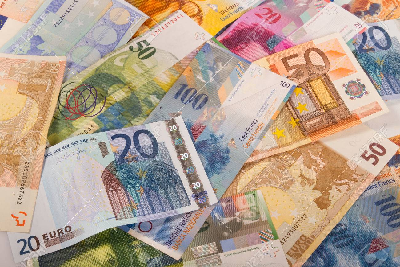 Francs Suisses Et Billets En Euros Variete Banque D Images Et Photos Libres De Droits Image
