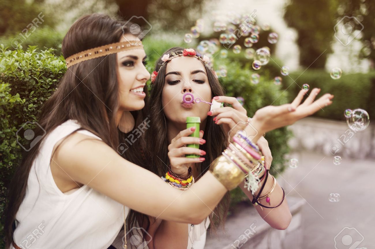 29421084-Hippie-two-beautiful-girls-blowing-bubbles-Stock-Photo-boho-jewelry.jpg