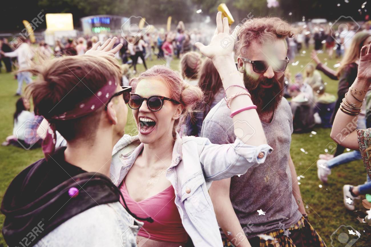Good vibes only with friends at the festival - 81283952 Good vibes only with friends at the festival - 81283952