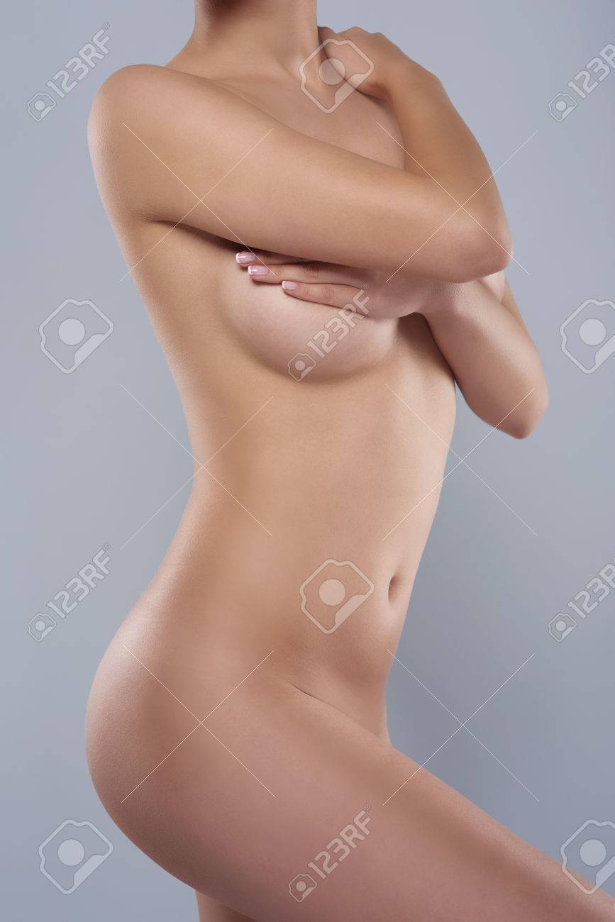 女一人全裸 裸の女性の体の一部の写真素材・画像素材 Image 82753827