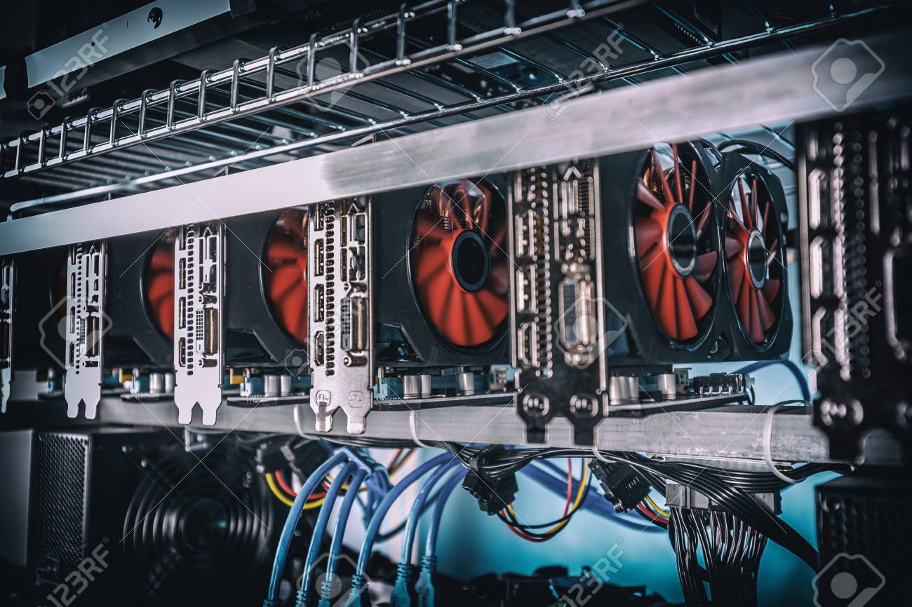 Bitcoin, Ethereum 및 기타 Altcoins와 같은 디지털 Cryptocurrency를 위해 광산에 그래픽 카드를 사용하는  Cryptocurrency 광산 장비. 로열티 무료 사진, 그림, 이미지 그리고 스톡포토그래피. Image 94290550