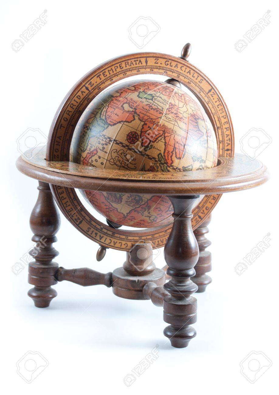 Alte Holzerne Globus Auf Holz Stand Europa Auf Weissem Hintergrund Isoliert Anzeigen Lizenzfreie Fotos Bilder Und Stock Fotografie Image