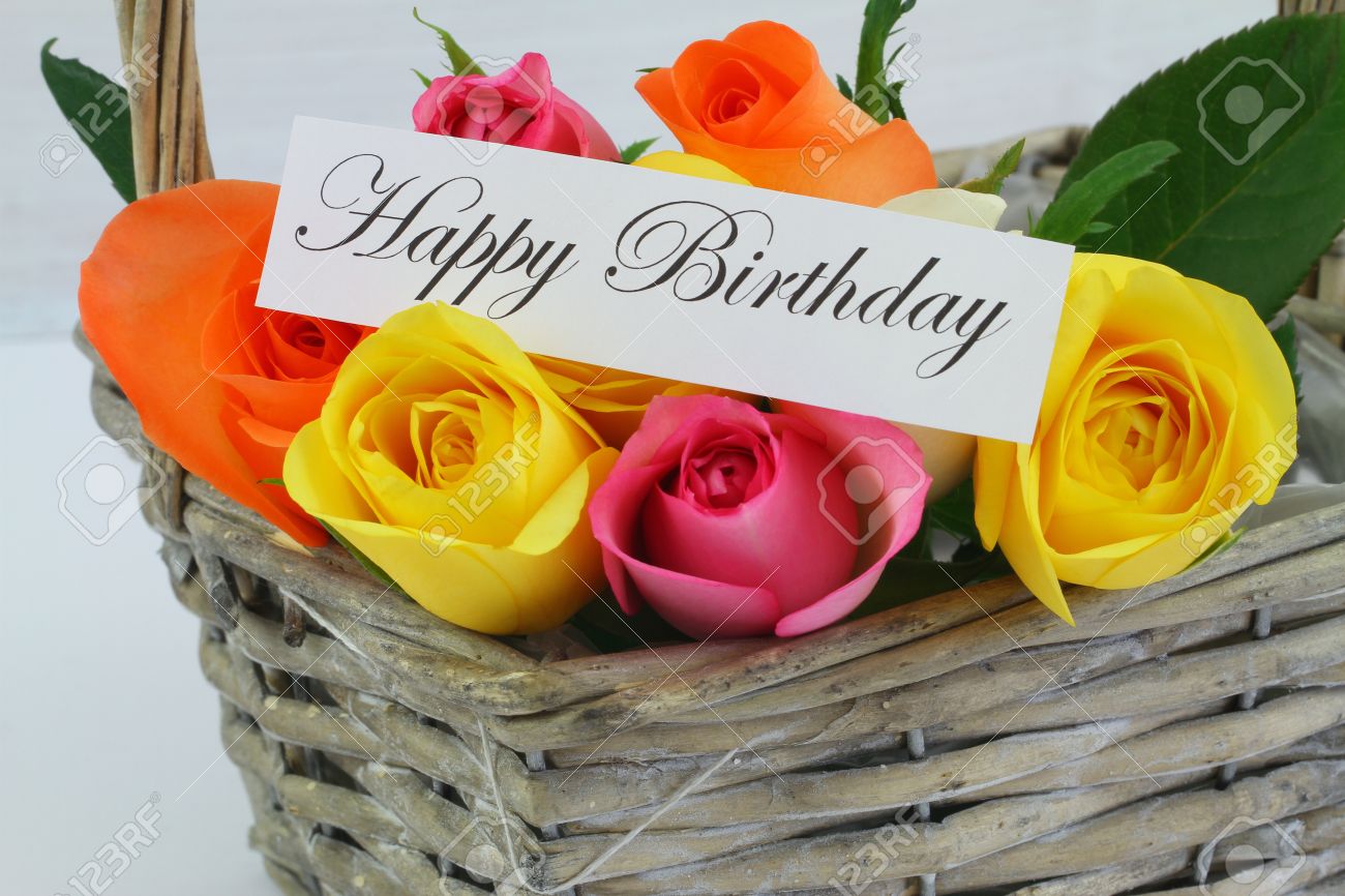 Carte Joyeux Anniversaire Avec Des Roses Colorees En Osier Banque D Images Et Photos Libres De Droits Image