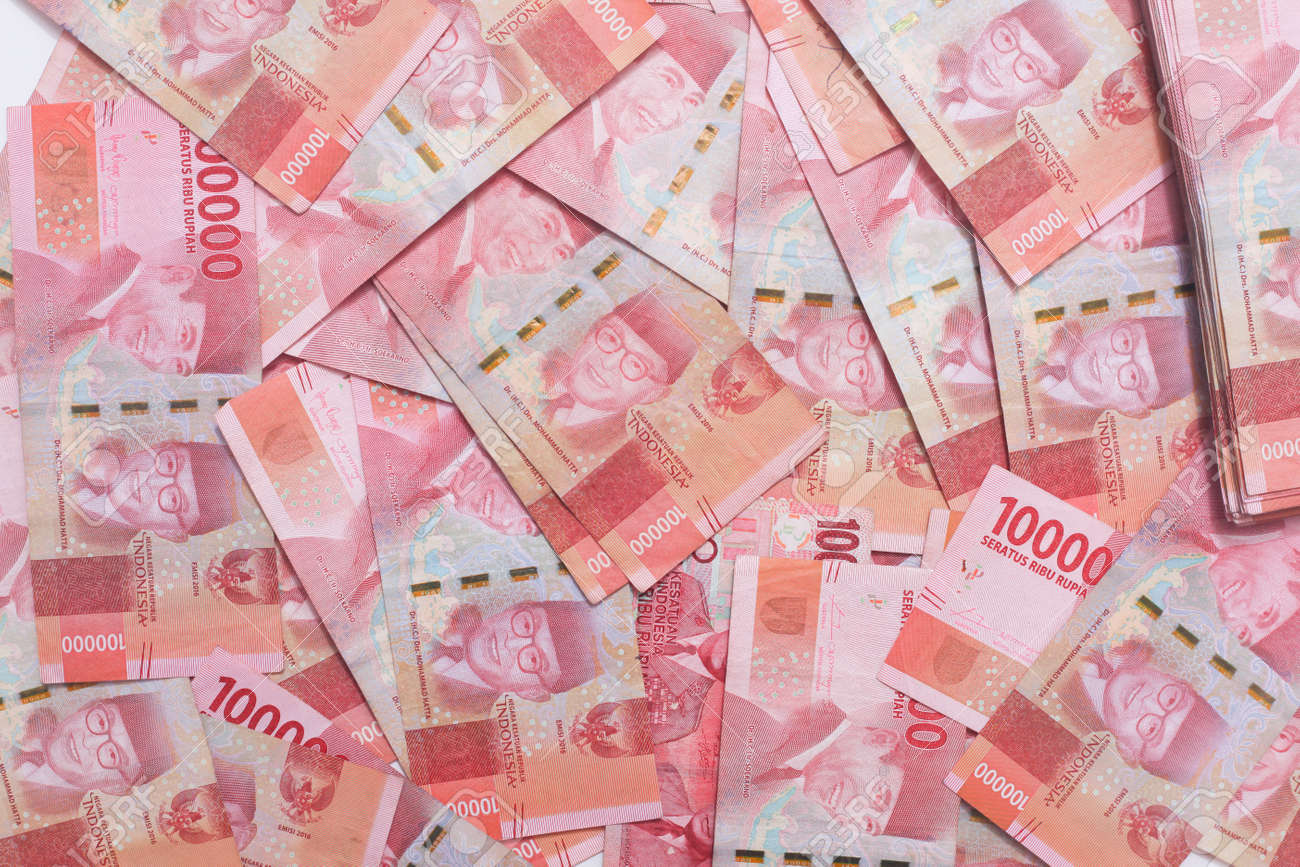 インドネシアルピア現金紙幣のお金。マネーパイル100000ルピア紙幣の写真素材・画像素材 Image 187934967