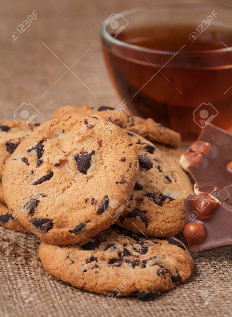 Kekse Mit Schokoladenstückchen Lizenzfreie Fotos, Bilder Und Stock  Fotografie. Image 35644851.