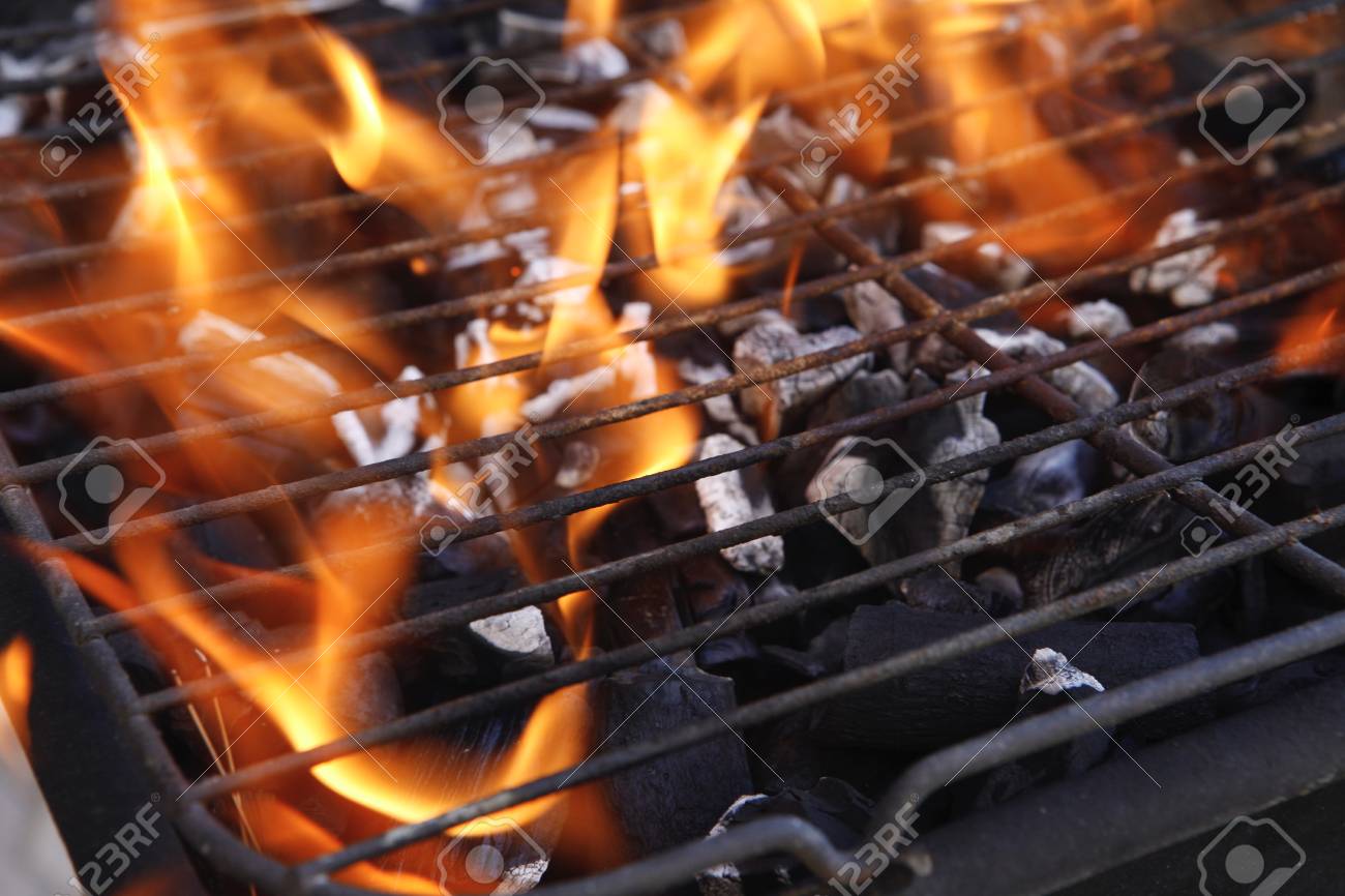 Noir Brûlé Charbon Barbecue Grille Feu Naturel Comme Arrière Noir Brûlé Charbon Barbecue Grille Feu Naturel Comme Arrière