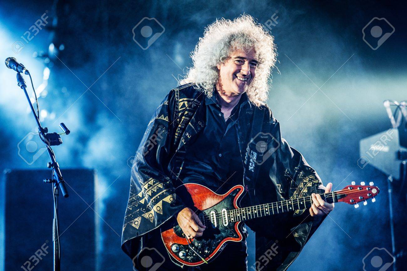 イギリスのロック バンド クイーン オリムピ スキー スタジアム ワールド ツアー中 ロシアのモスクワでライブ演奏 の写真素材 画像素材 Image