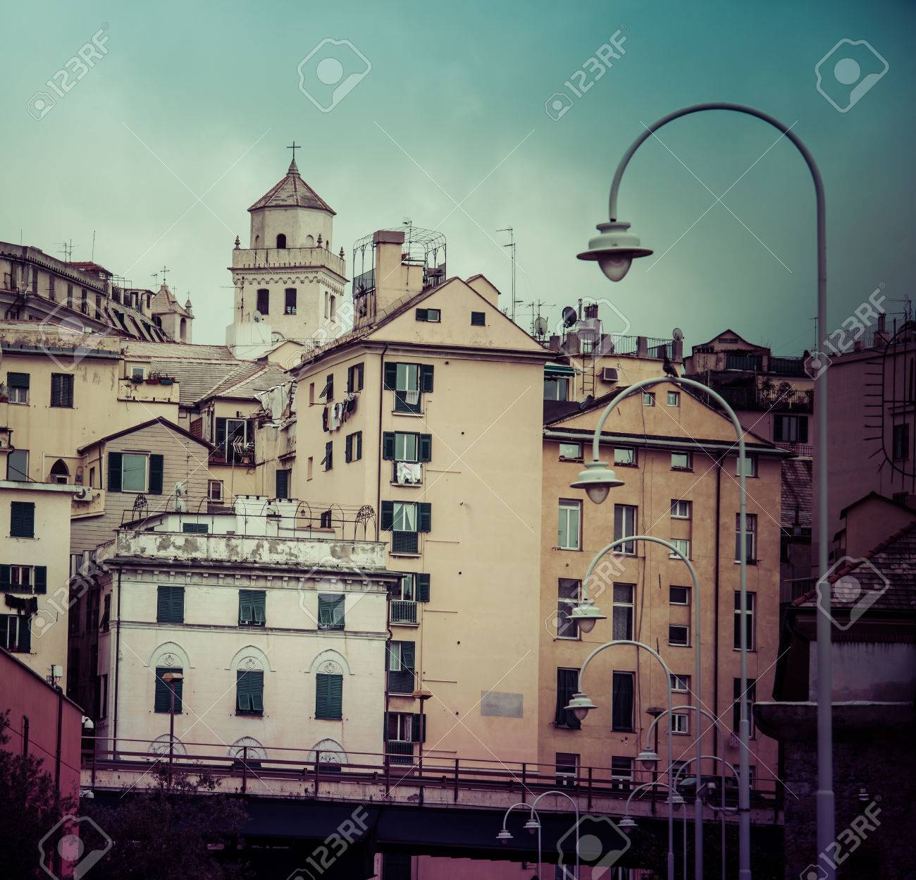 イタリアのジェノバでの古い建物 トーンの画像 の写真素材 画像素材 Image 29116522