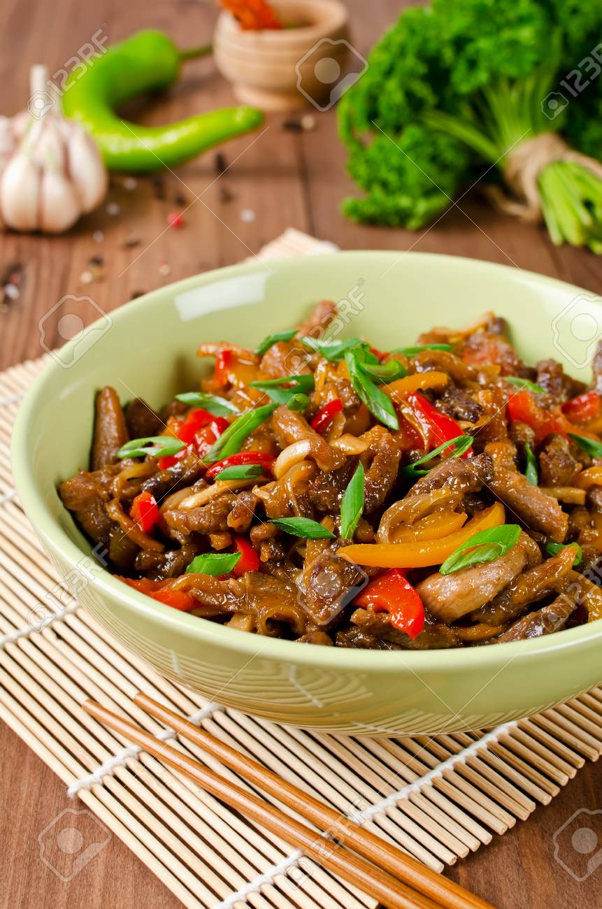 Saute De Porc Poivrons Oignons Et L Ail Cuisine Asiatique