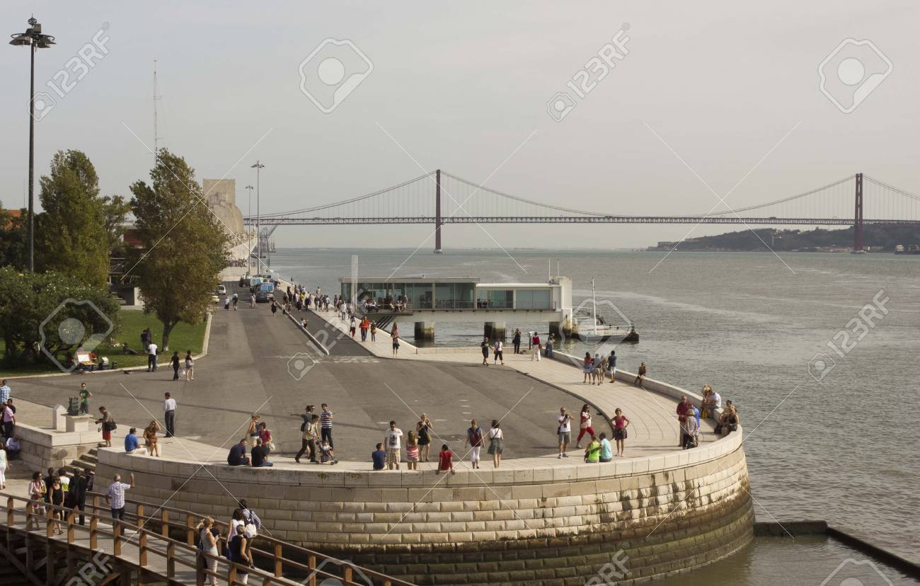Lisboa Portugal 24 De Octubre 2014 Vista Del Río Tajo Y Puente 25 De Abril Desde La Torre De Belem En Lisboa Portugal Fotos Retratos Imágenes Y Fotografía De Archivo Libres De Derecho Image 47978951