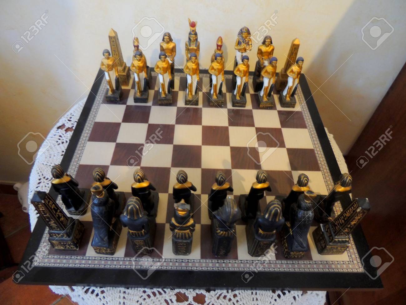 ほどの エジプト神像、チェス、バックギャモン 現地販売品 りですので