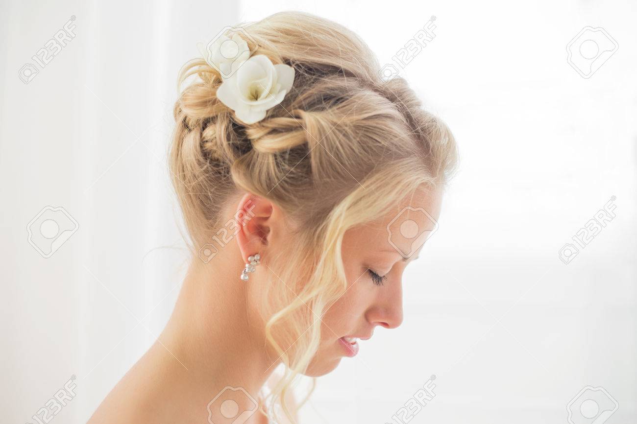 花と花嫁ヘアスタイル の写真素材 画像素材 Image