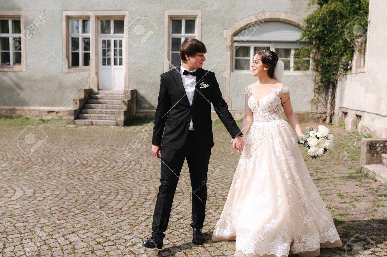 couple wedding clothes