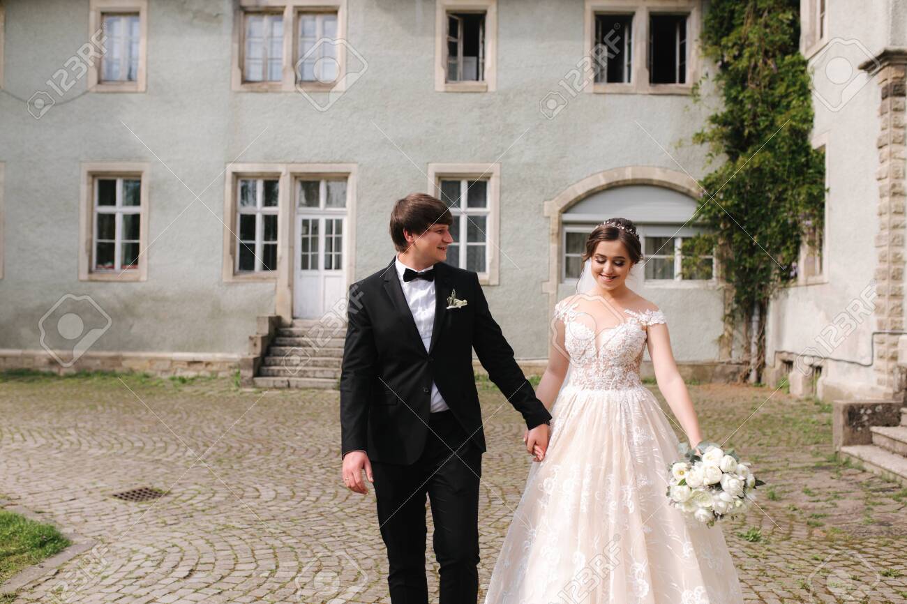 couple wedding clothes