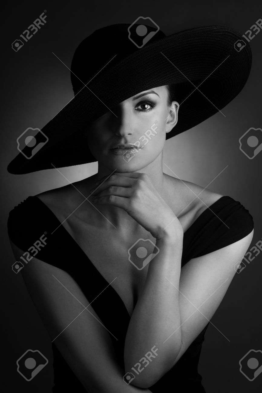 cappello nero grande