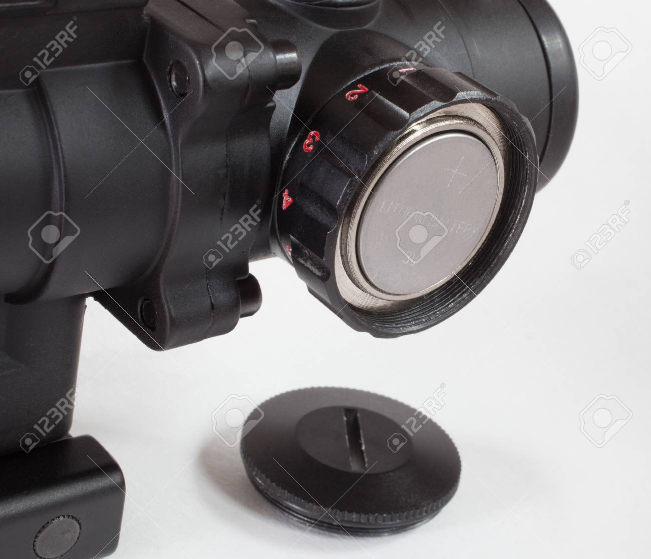 Batería Tres En El Lado De Una Mira Telescópica Fotos, Retratos, Y Fotografía De Archivo Libres De Image 31033979.