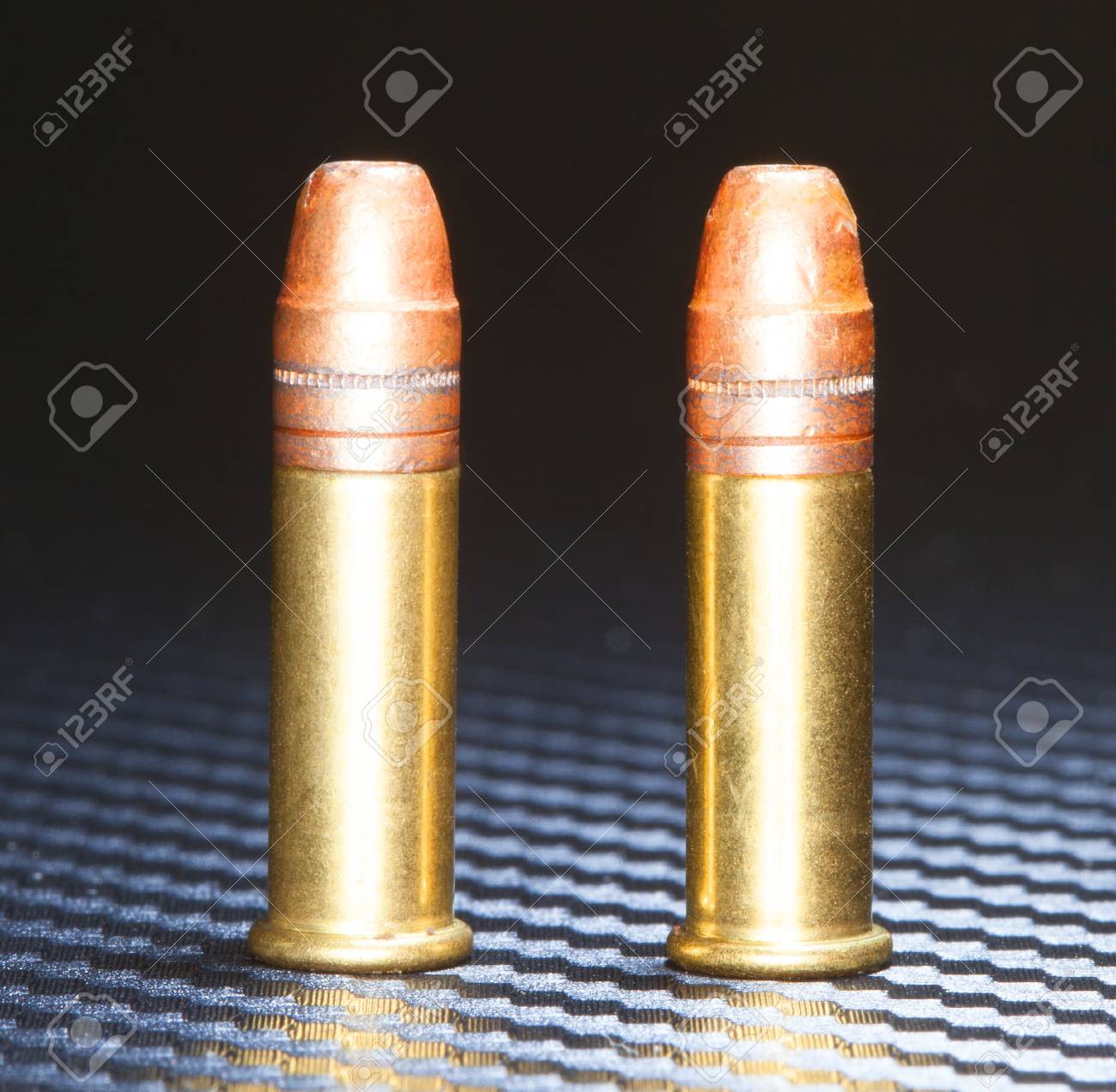 2 リムファイアー式薬きょうカートリッジ私通二二口径火器のために作ら の写真素材 画像素材 Image