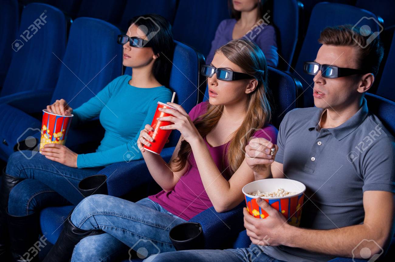 立体映画を楽しんでいます 三次元の人々 のトップ ビュー映画館に座っている間の映画を見てのメガネします の写真素材 画像素材 Image 立体映画を楽しんでいます 三次元の人々 のトップ ビュー映画館に座っている間の映画を見てのメガネします の写真素材 画像素材 Image