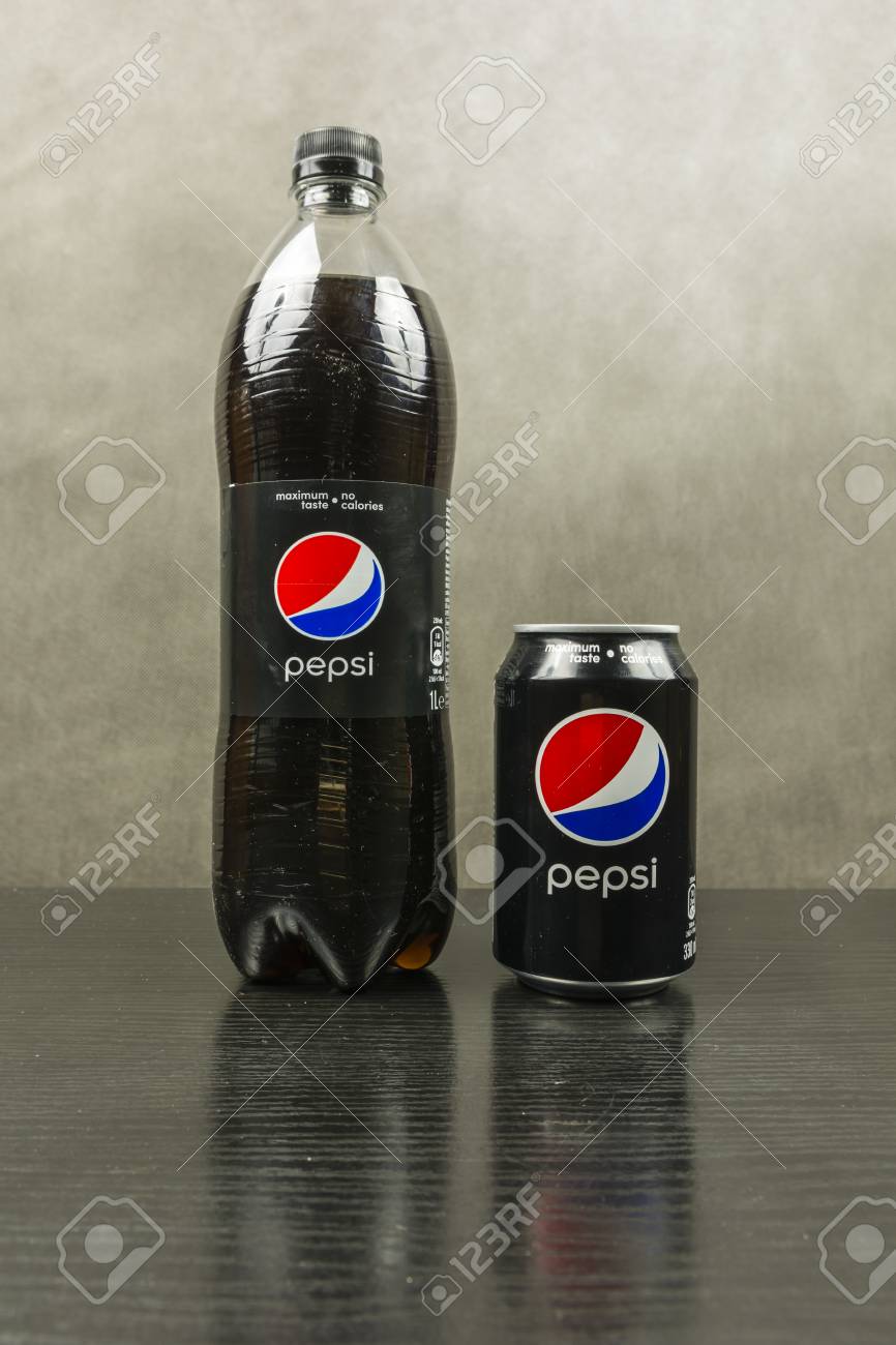 Niedomice Polen 6 Marz 2018 Dose Und Flasche Mit Pepsi Max Pepsi Black Lizenzfreie Fotos Bilder Und Stock Fotografie Image 97597754