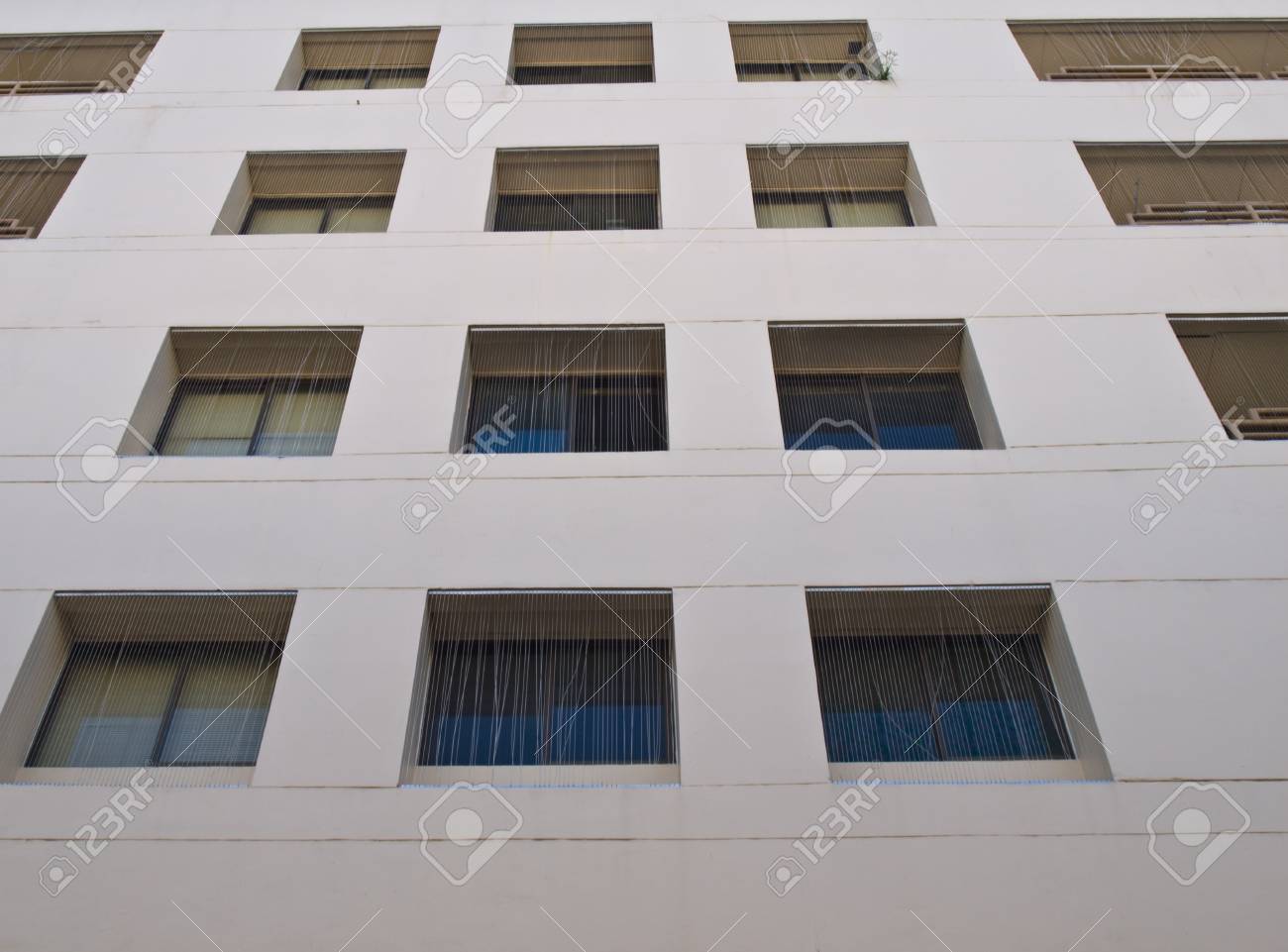 Facade Fenster Burogebaude Lizenzfreie Fotos Bilder Und Stock Fotografie Image 17879783
