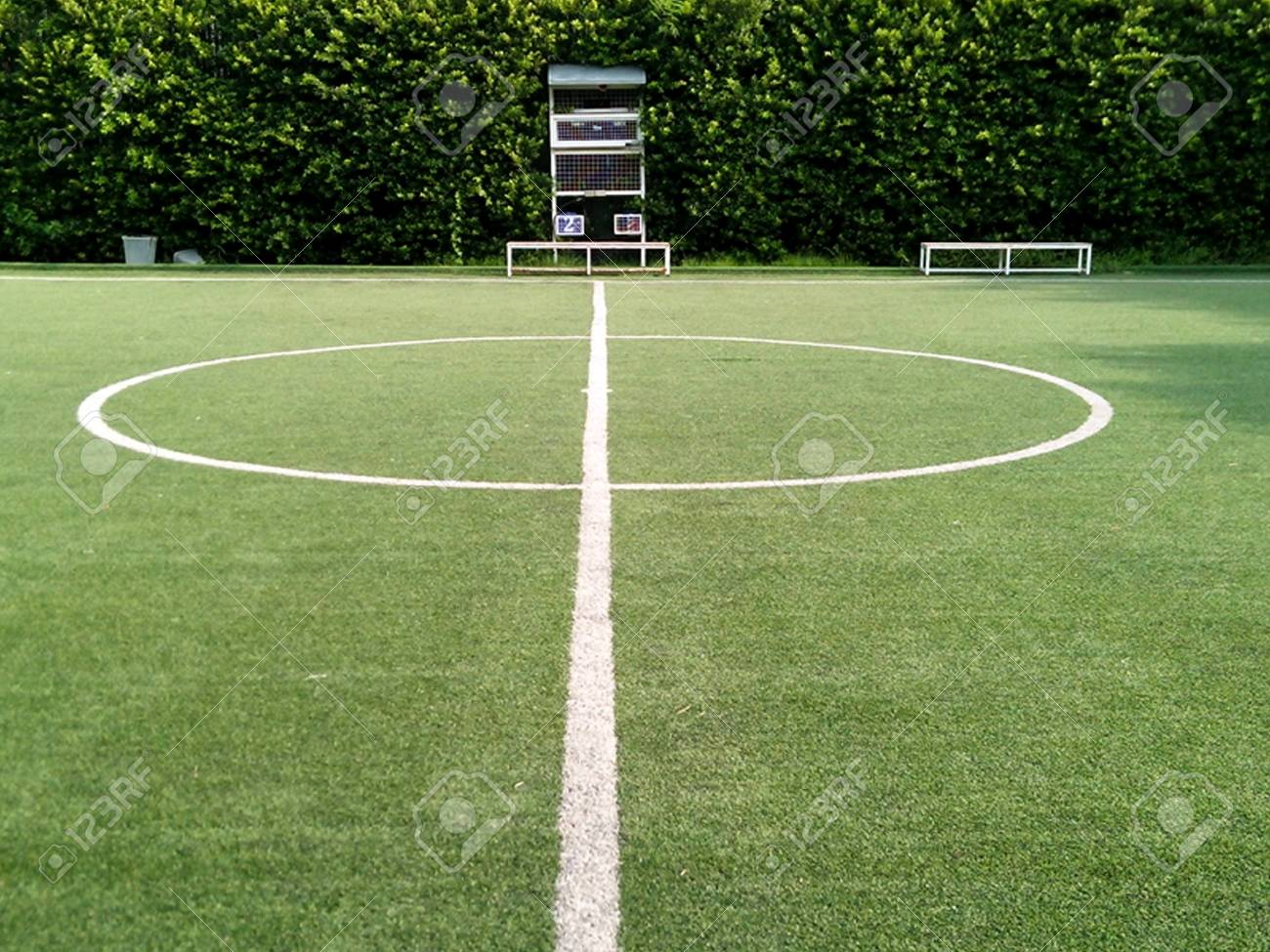 Kunstrasen Fussballplatz In Der Natur Lizenzfreie Fotos Bilder Und Stock Fotografie Image