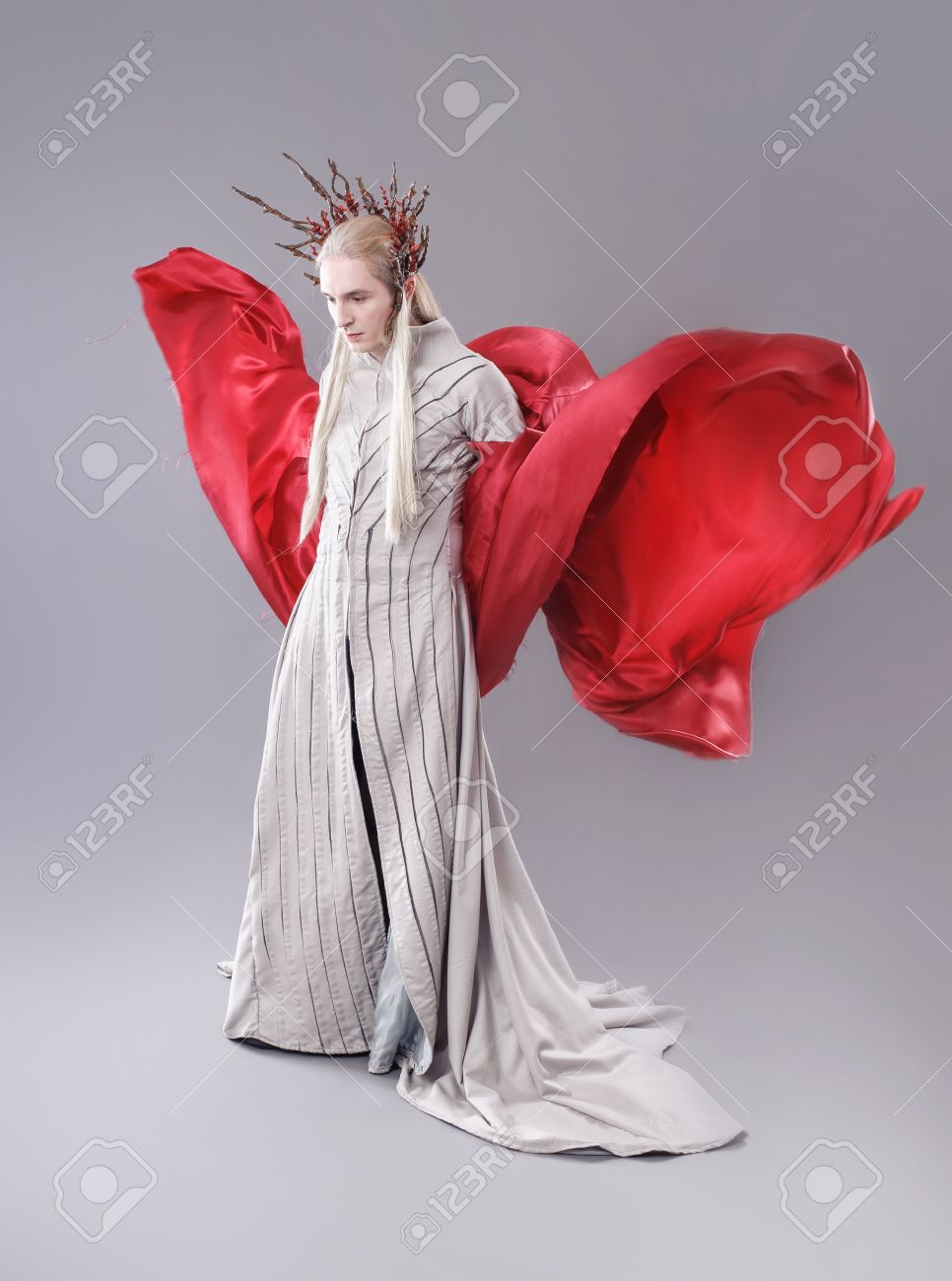 トロール スランドゥイル ホビット エルフの格好のモデル の写真素材 画像素材 Image