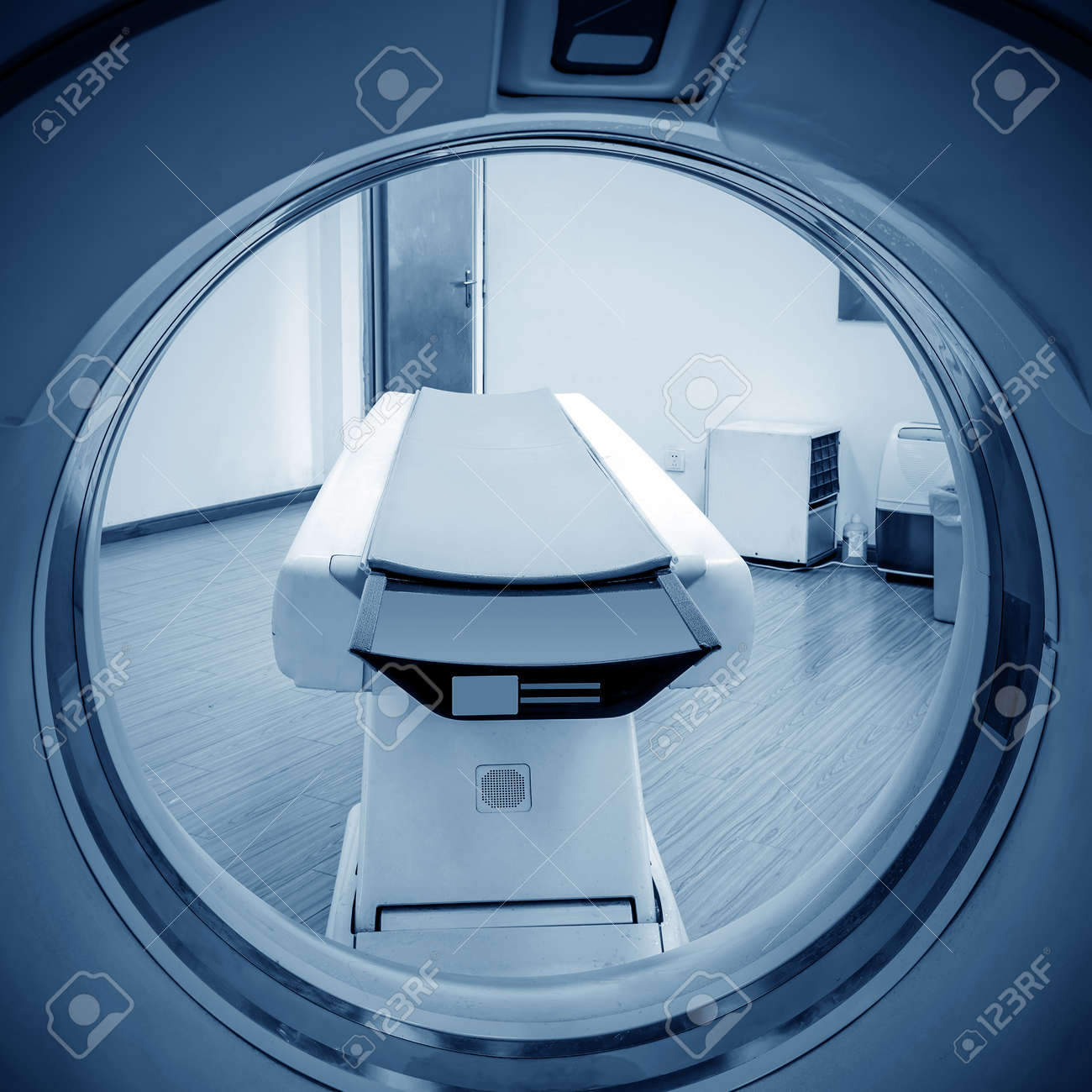 CT (Computed tomography) scanner in hospital laboratory. - 40820627 CT (Computed tomography) scanner in hospital laboratory. - 40820627